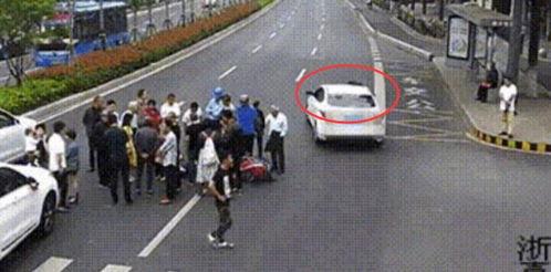 浙江东阳车祸吃瓜群众视频,吃瓜群众视频记录惊魂一幕